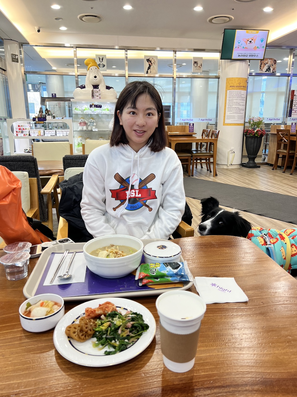 The dog-friendly cafe at High 1 Resort Hill Condo serves Korean food, coffee and drinks. 