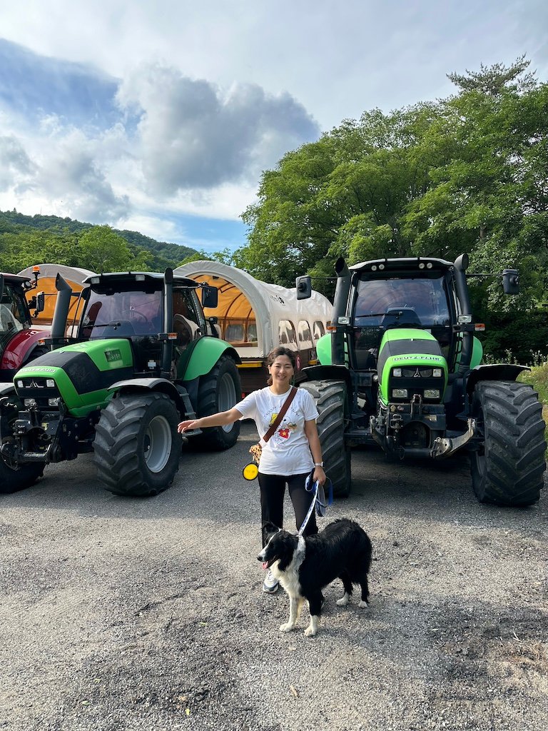 The Han Neul Sky Ranch tractor carriages transport passengers to the top of the Sky Ranch in both winter and summer (weather permitting). 