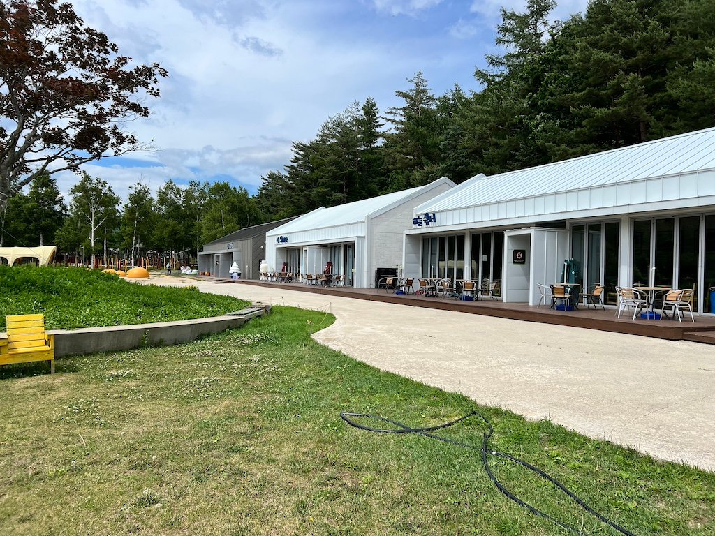 At the base and entry to Han Neul Sky Ranch, you'll find the Sky Café and Sky Store. 