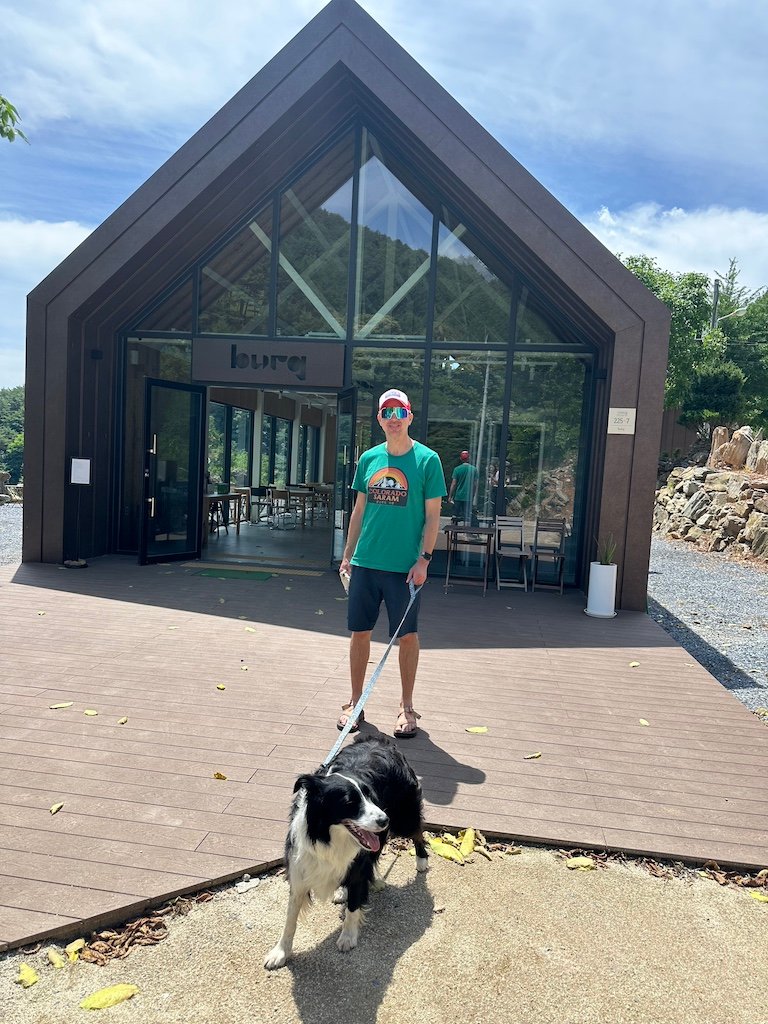 Outside the burger restaurant at Sanneomi Ranch campsites.