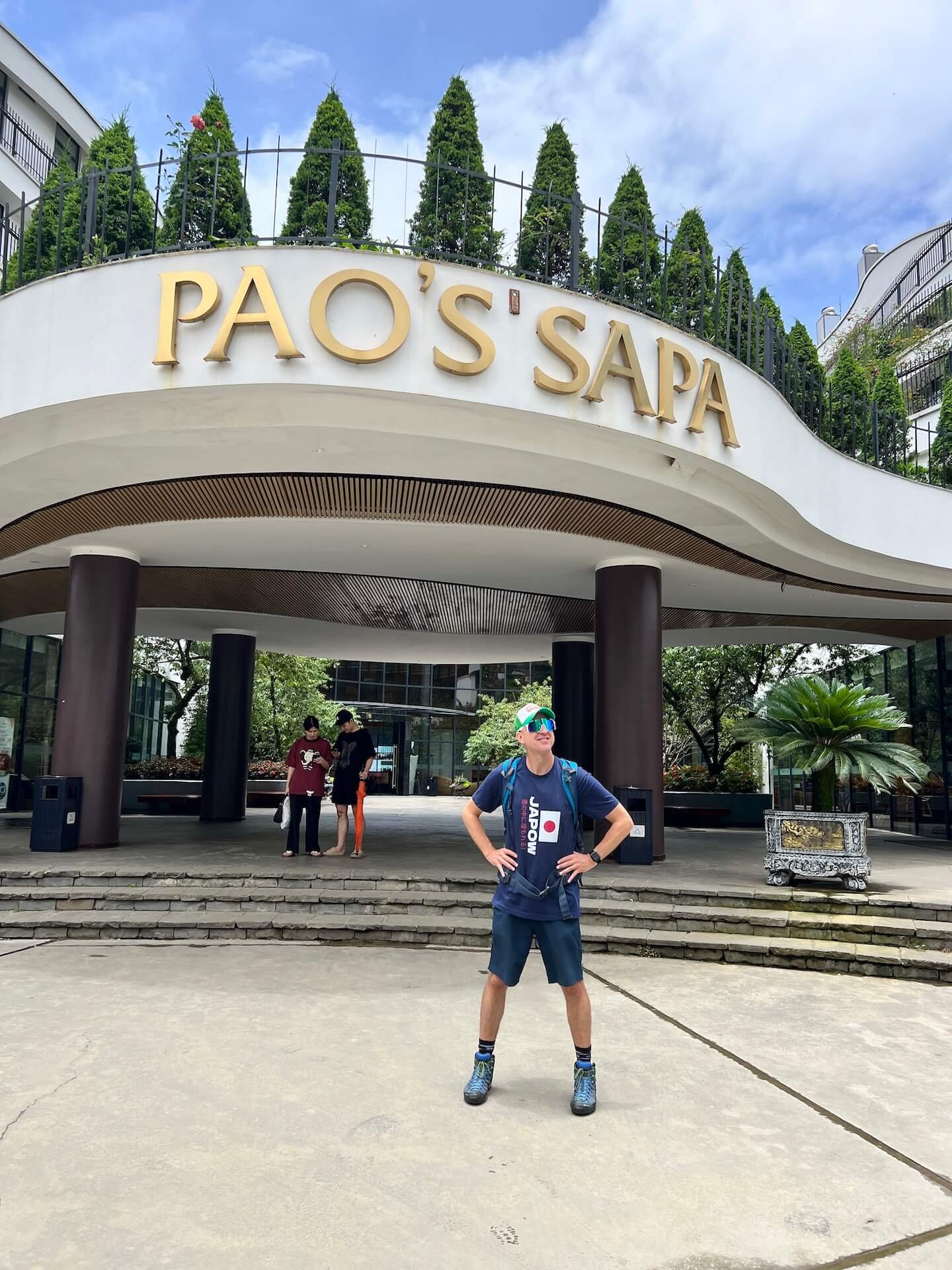  Traveler standing in front of Pao’s Sapa Hotel entrance in Vietnam, a popular accommodation for visitors exploring the Sapa region.