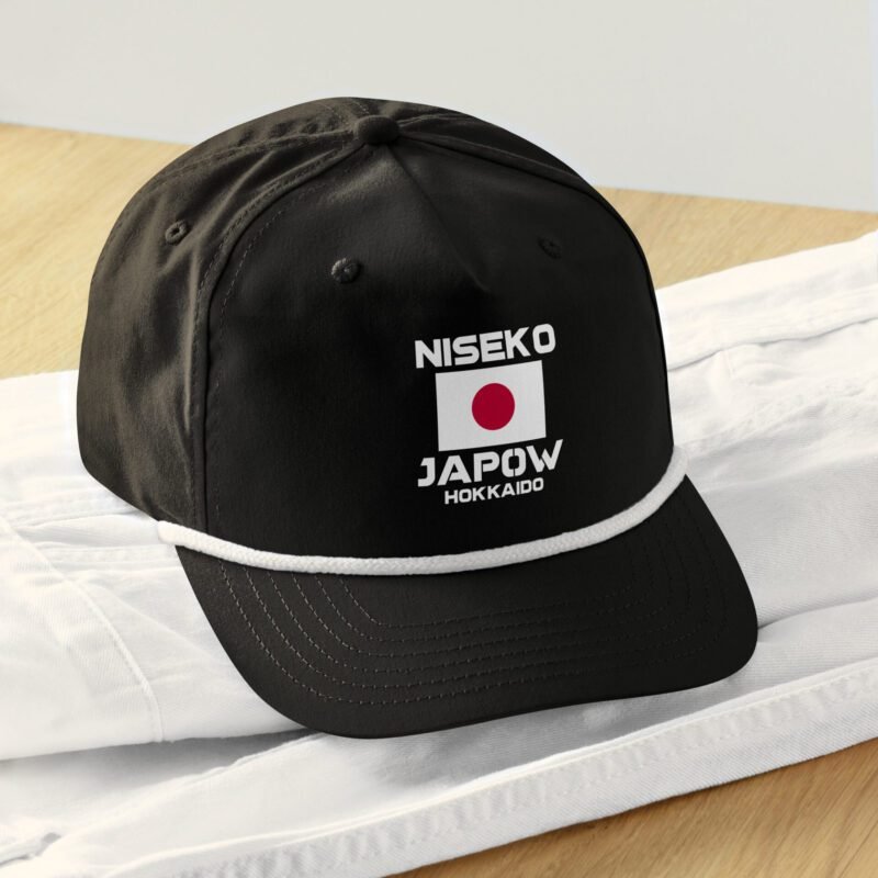 Front view of the Niseko Japow rope hat in black and white – vintage flag design with rope detail and unstructured 5-panel fit